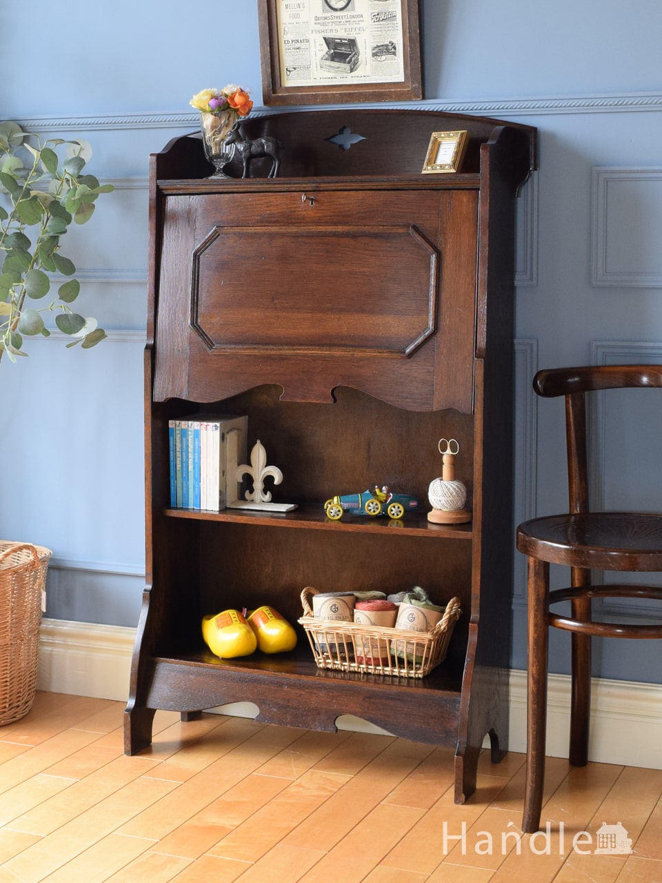 英国のアンティークの収納デスク、ツイスト脚がおしゃれなライティング