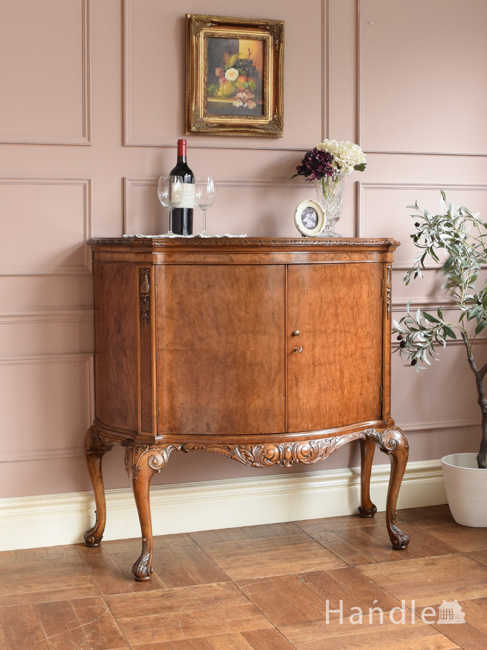 英国アンティークのハーフムーンキャビネット、ウォールナット材の