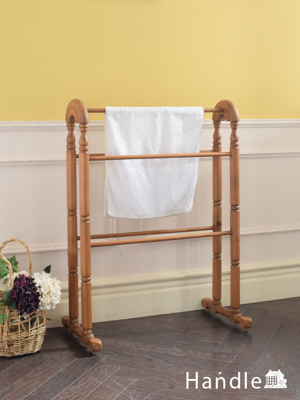 イギリスから届いたアンティークのタオル掛け、ボビンレッグが