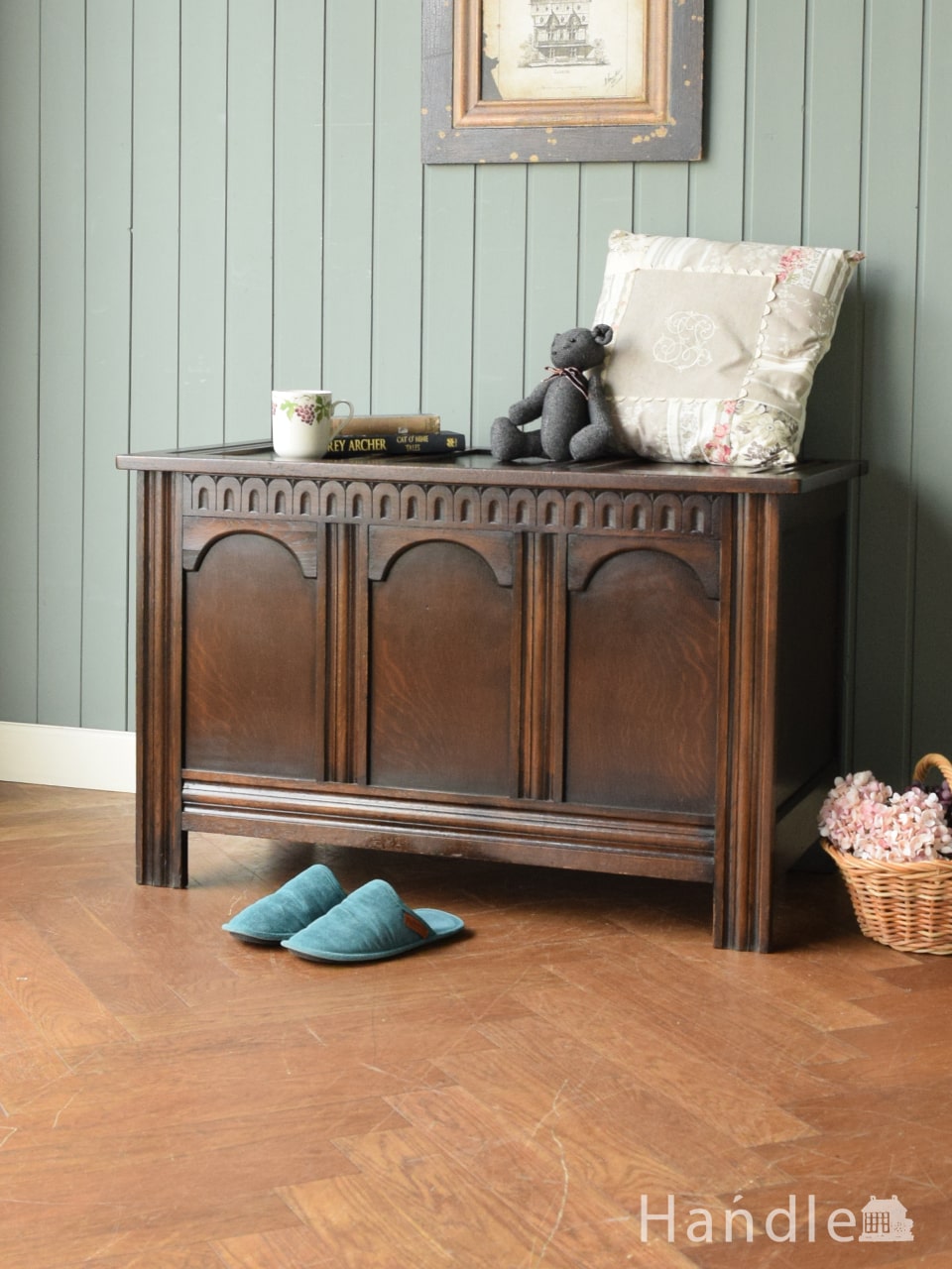 シックな大人色のアンティークコファ（ベンチ）、気品ある英国