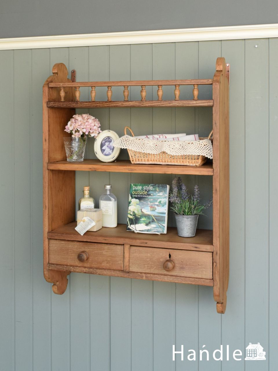 イギリスから届いたおしゃれな飾り棚、パイン材のアンティークウォール