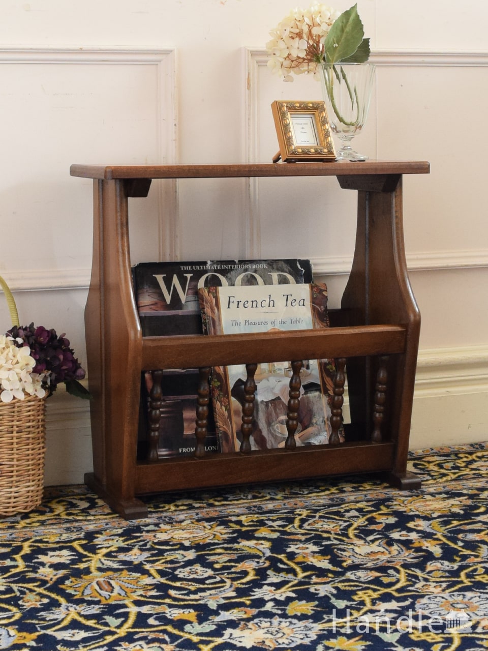 サイドテーブルに使えるマガジンラック、フランスから届いた