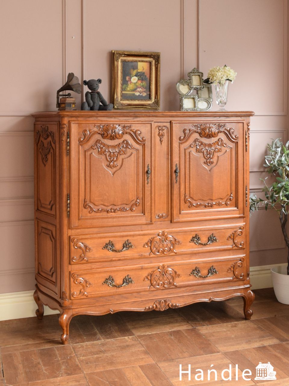 フランスから届いたアンティーク家具、豪華な彫が美しいオーク材の