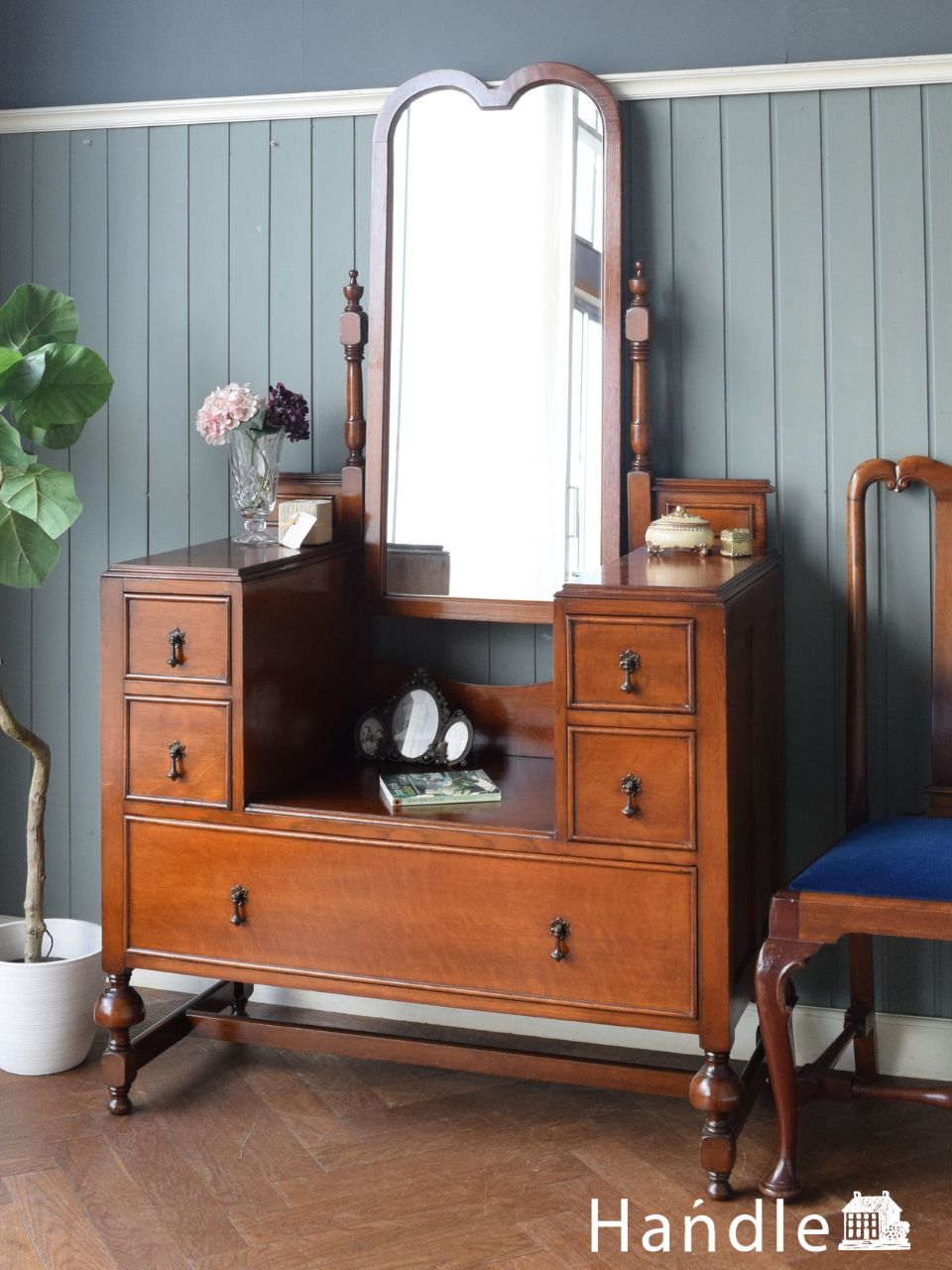 鏡付きの収納家具はドレッシングチェスト、アンティークの北欧家具(k