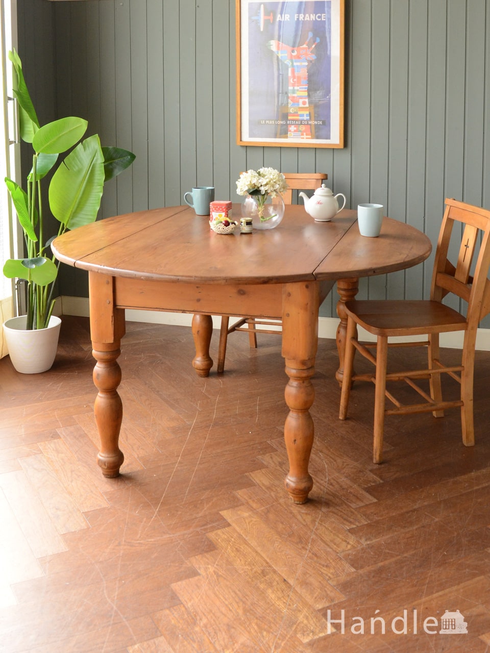英国アンティークの丸いテーブル、オールドパインのバタフライテーブル