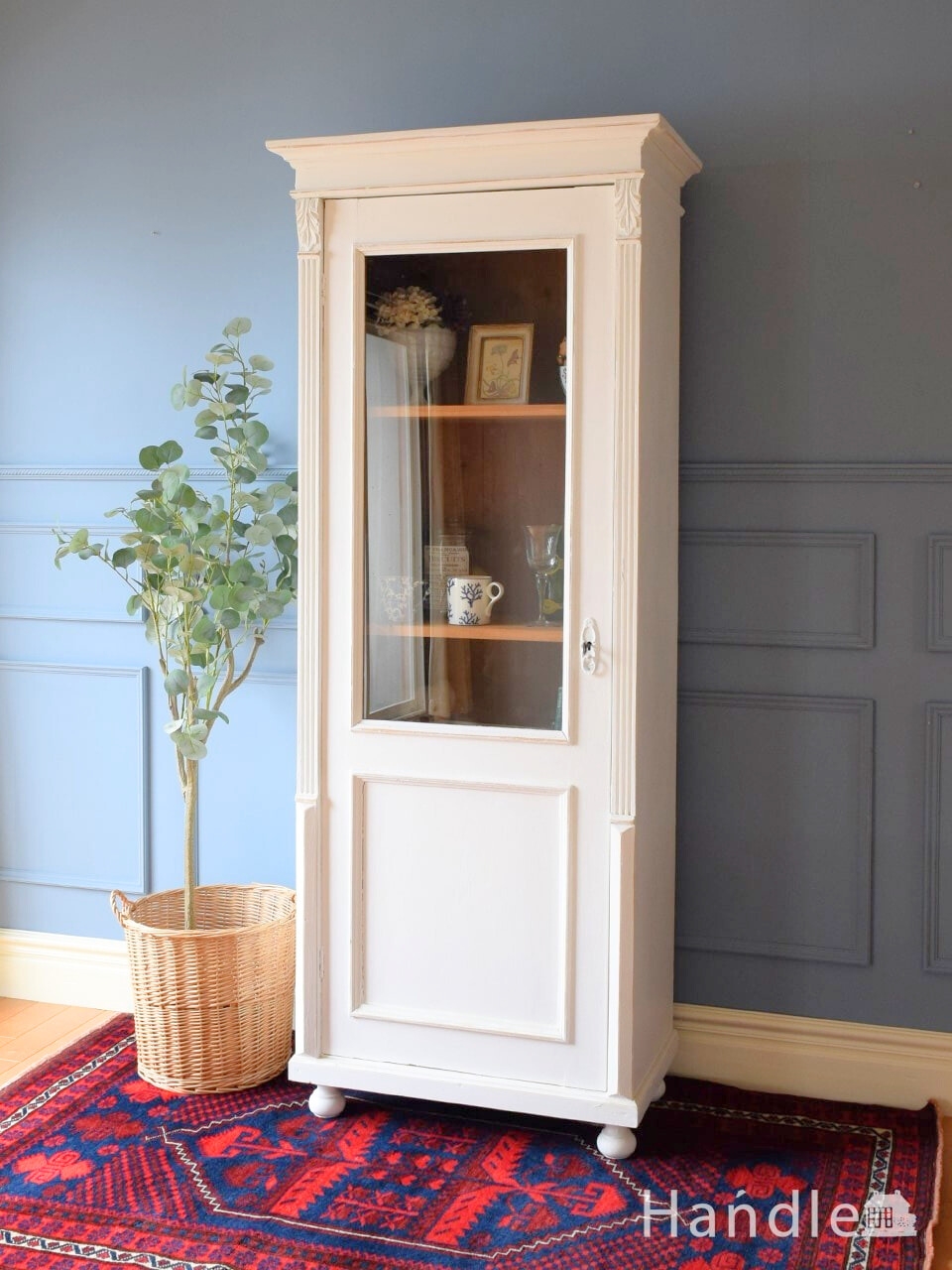 フランスから届いた白いアンティークキャビネット、シャビーシックな