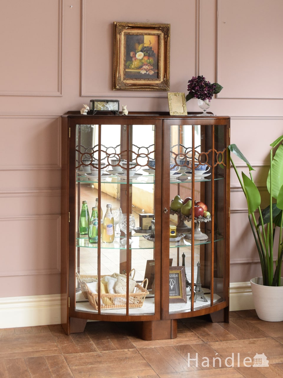 キラキラ輝くアンティークのショーケース、イギリスから届いた