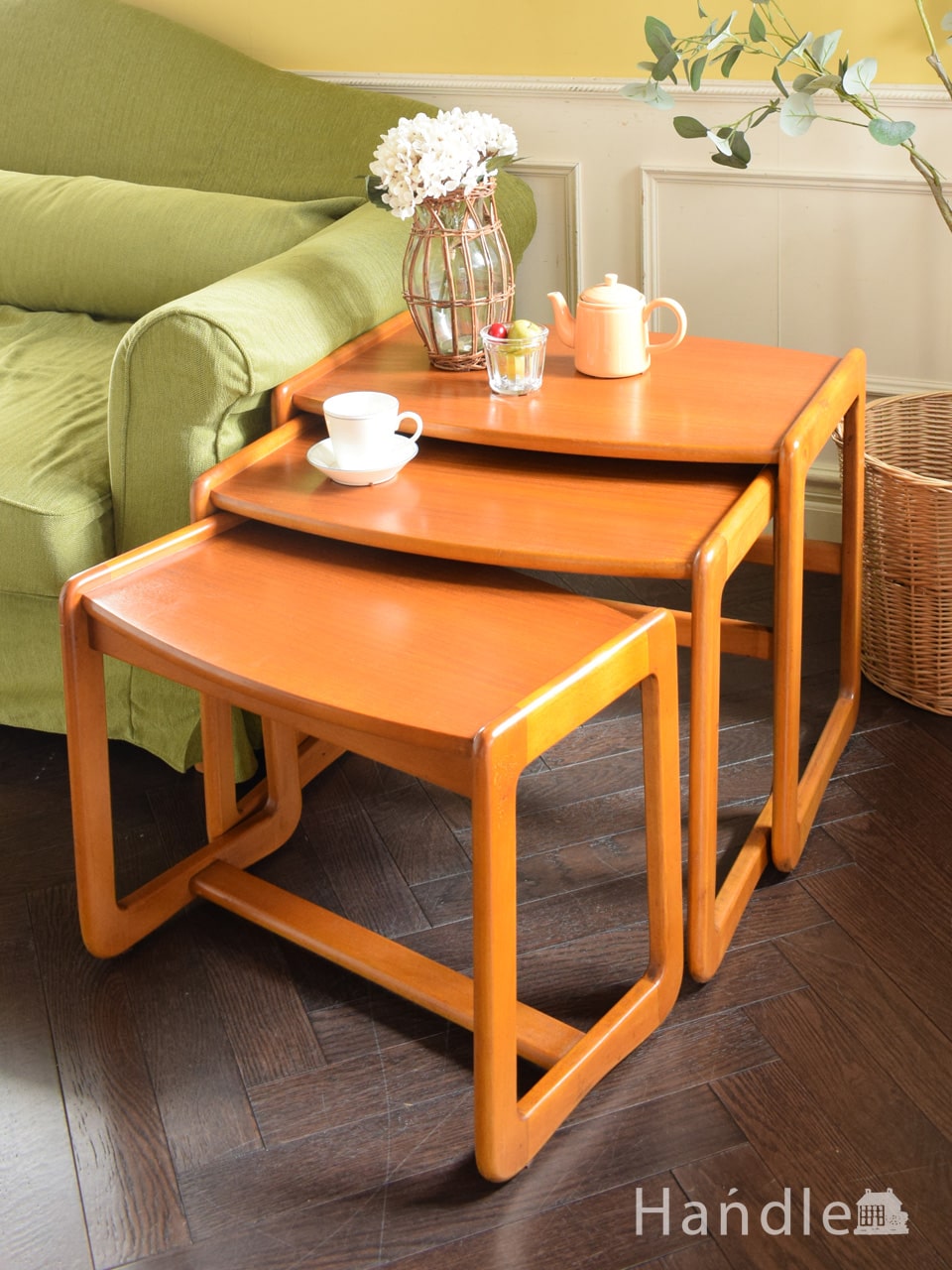ミッドセンチュリーのおしゃれで便利なテーブル、北欧デザインの