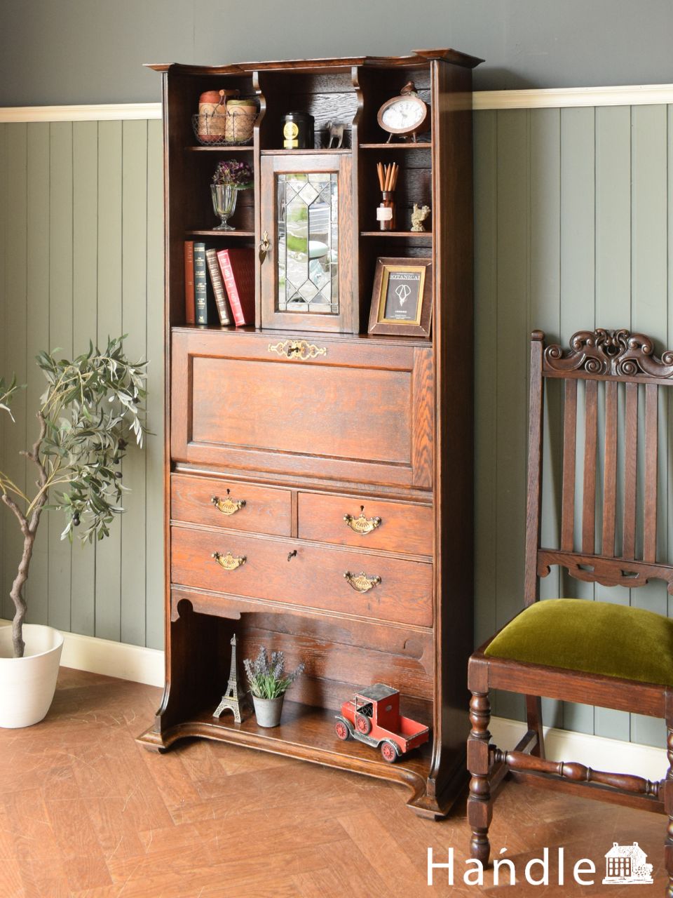 鍵付きのアンティーク家具、英国のビューローブックケース（本棚と