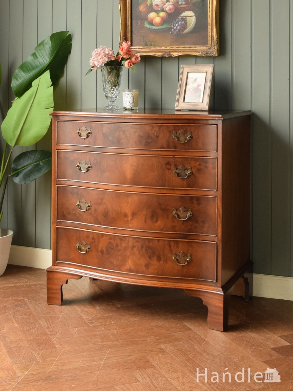 英国アンティークのおしゃれのチェスト、マホガニー材の木目が美しい