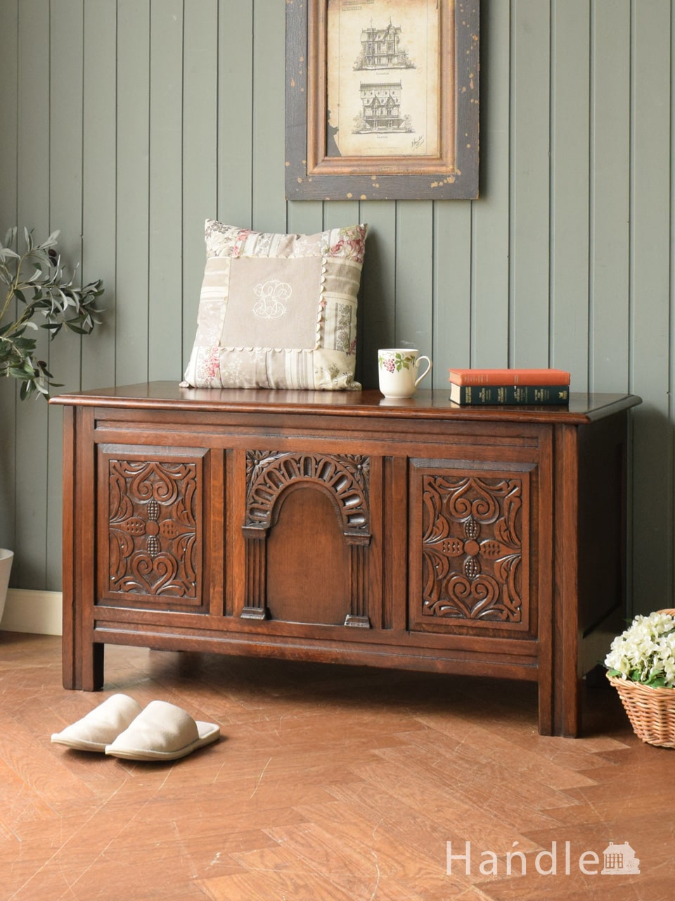 シックな大人色のアンティークコファ（ベンチ）、気品ある英国