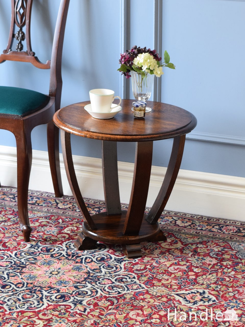 アールデコデザインのおしゃれなローテーブル、気軽に楽しめる英国