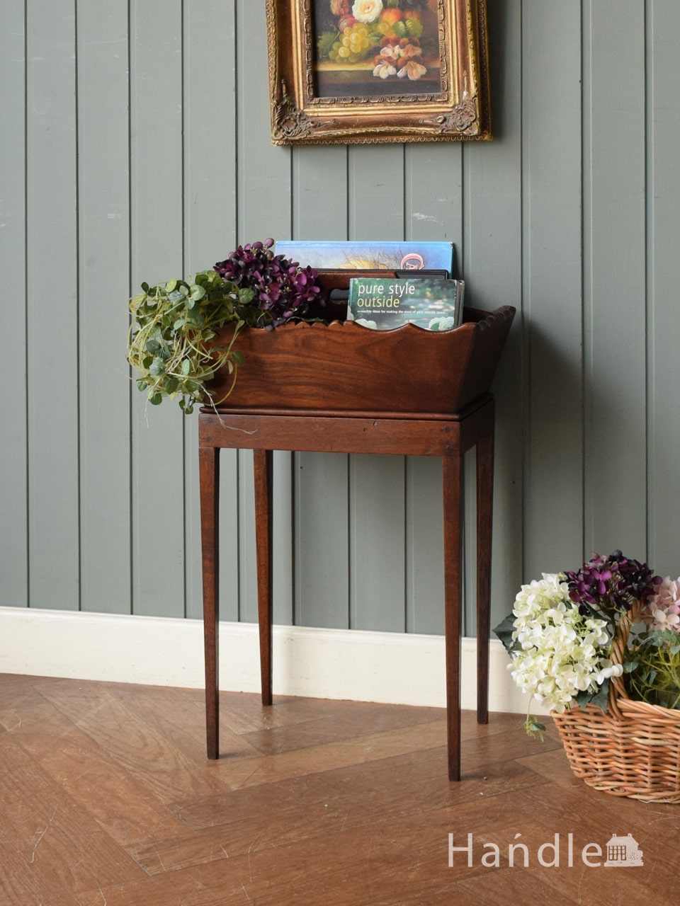 英国のアンティーク家具、天板や棚に物が飾れる木製のマガジンラック(j