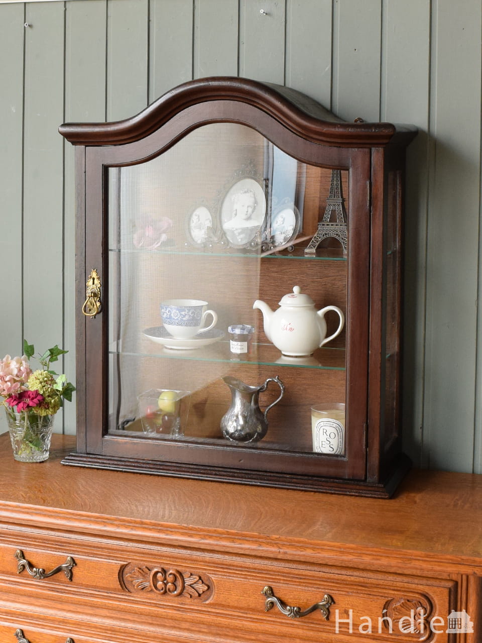 英国の重厚なアンティーク家具、シノワズリのガラス扉のブックケース