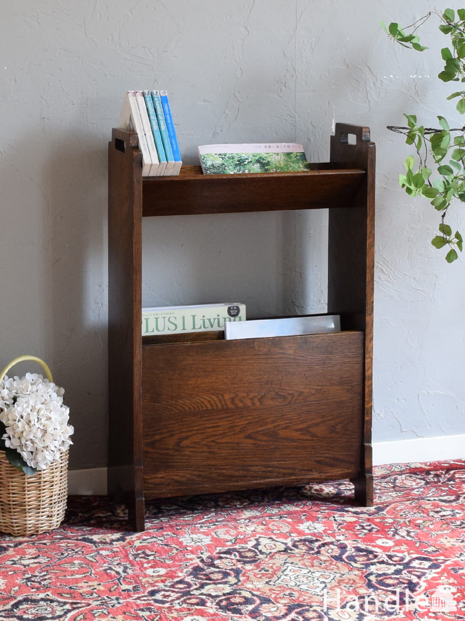 英国のアンティーク家具、天板や棚に物が飾れる木製のマガジンラック(j