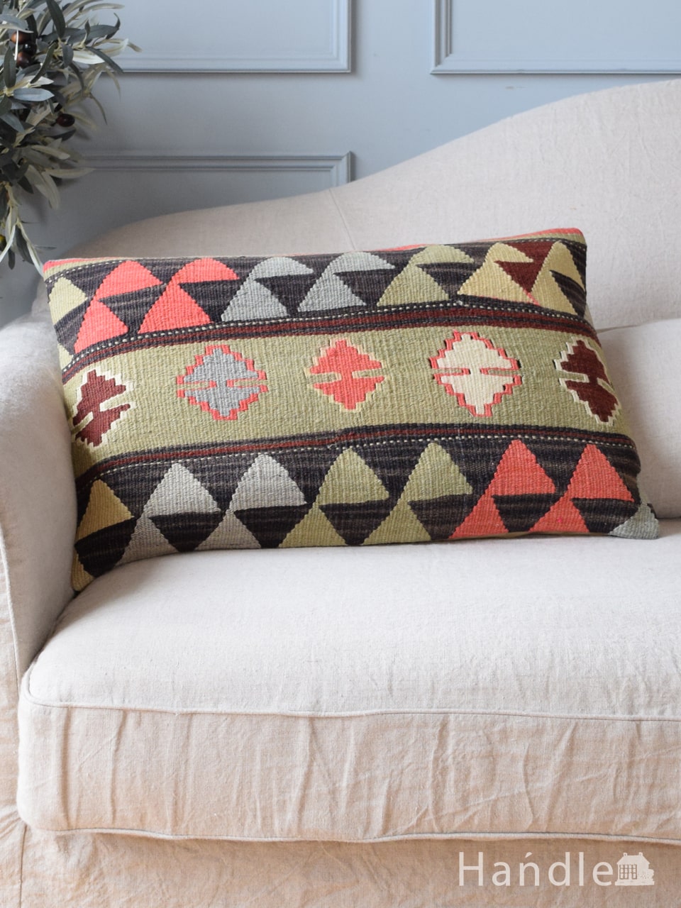 オールドキリムのおしゃれなクッションカバー、フェターモチーフの