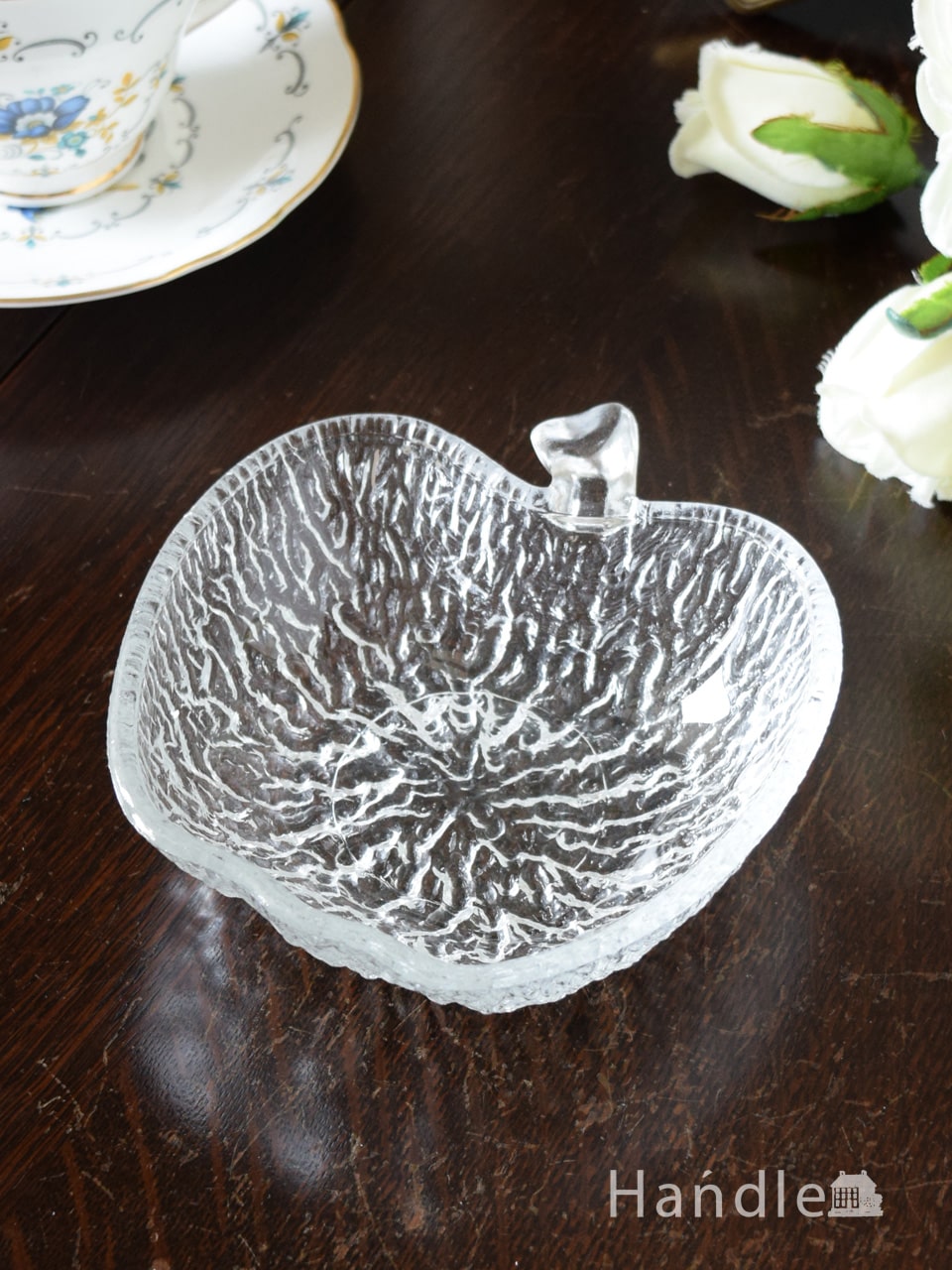 アンティークガラスの食器、りんごの形が可愛いプレスドグラスのボウル