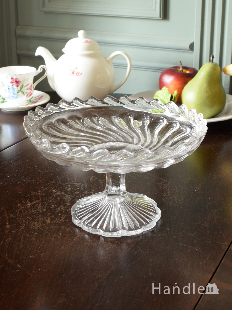 アンティークガラスのコンポート、イギリスで見つけた脚付きのプレス