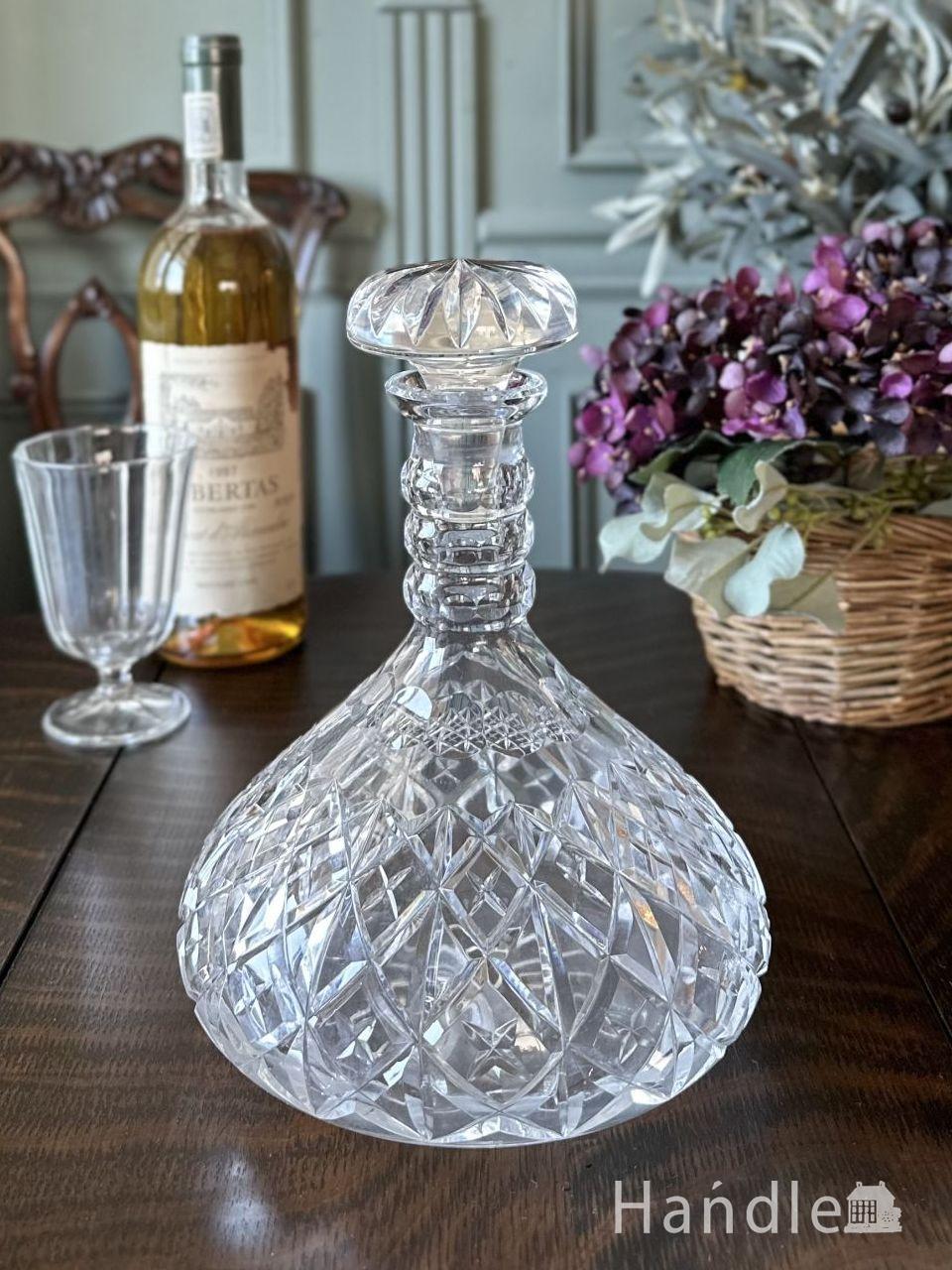 イギリスから届いたアンティークガラスのデカンタ、フタが付いた
