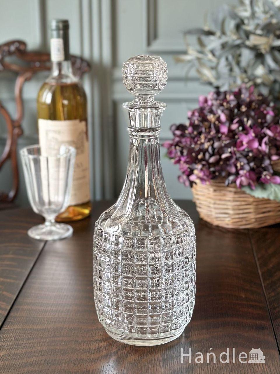 イギリスから届いたアンティークガラスのデカンタ、フタが付いた