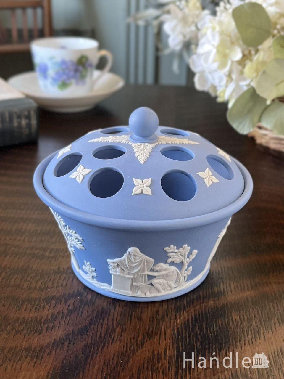 アンティークウェッジウッドのジャスパーウェア、ペールブルー色の