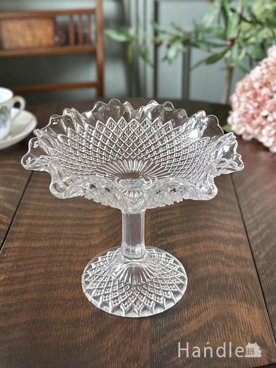 シェル型のアッシュトレイ（灰皿）、ミルクガラスのアンティークプレス