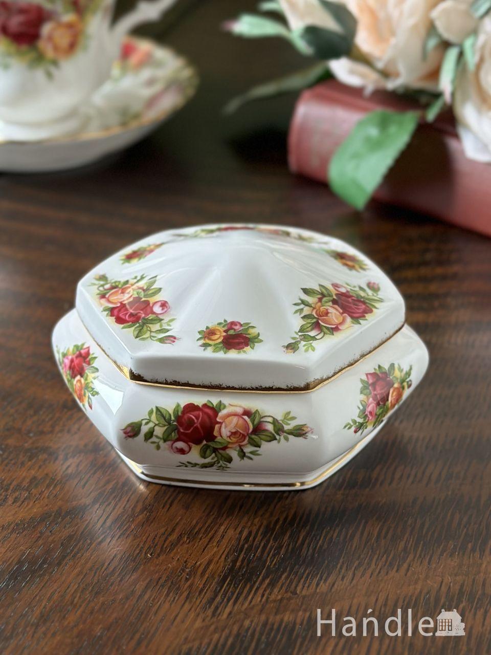 フランスで見つけたアンティークの小物入れ、セルロイドのトリンケット