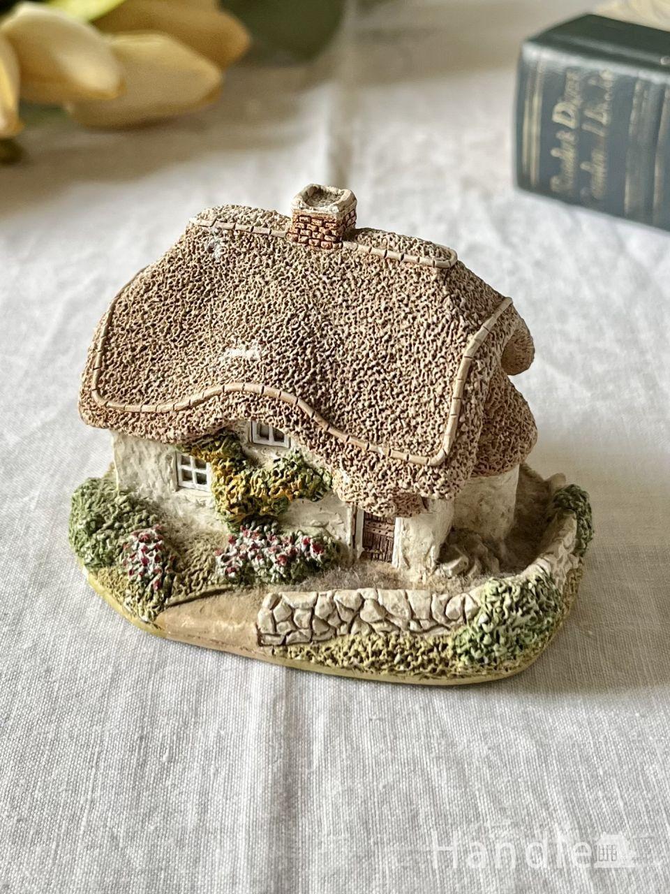 三角屋根が可愛いビンテージのミニチュアハウス、イギリスから届いた