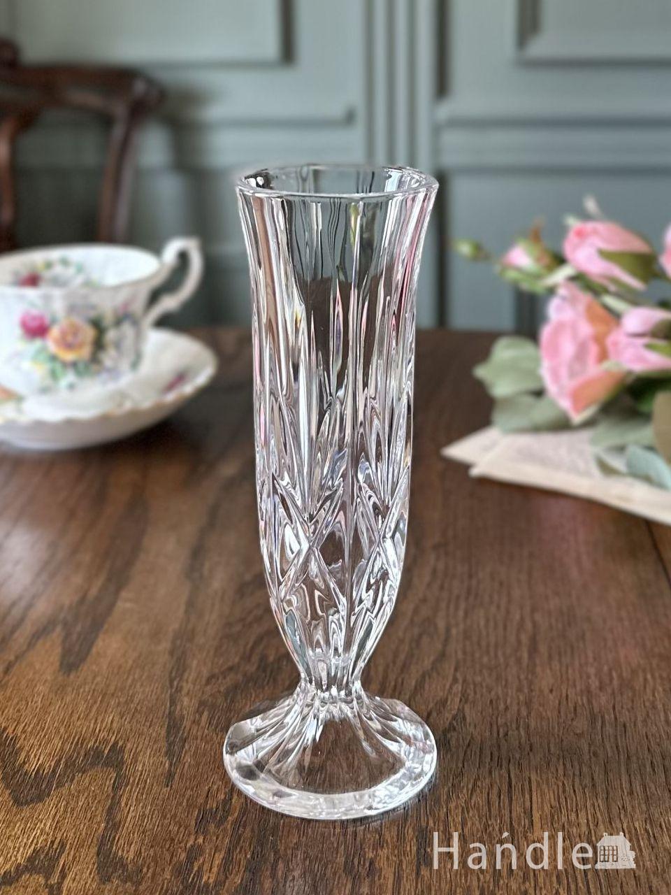 英国アンティークのガラスの美しい花器、プレスドグラスの上品な