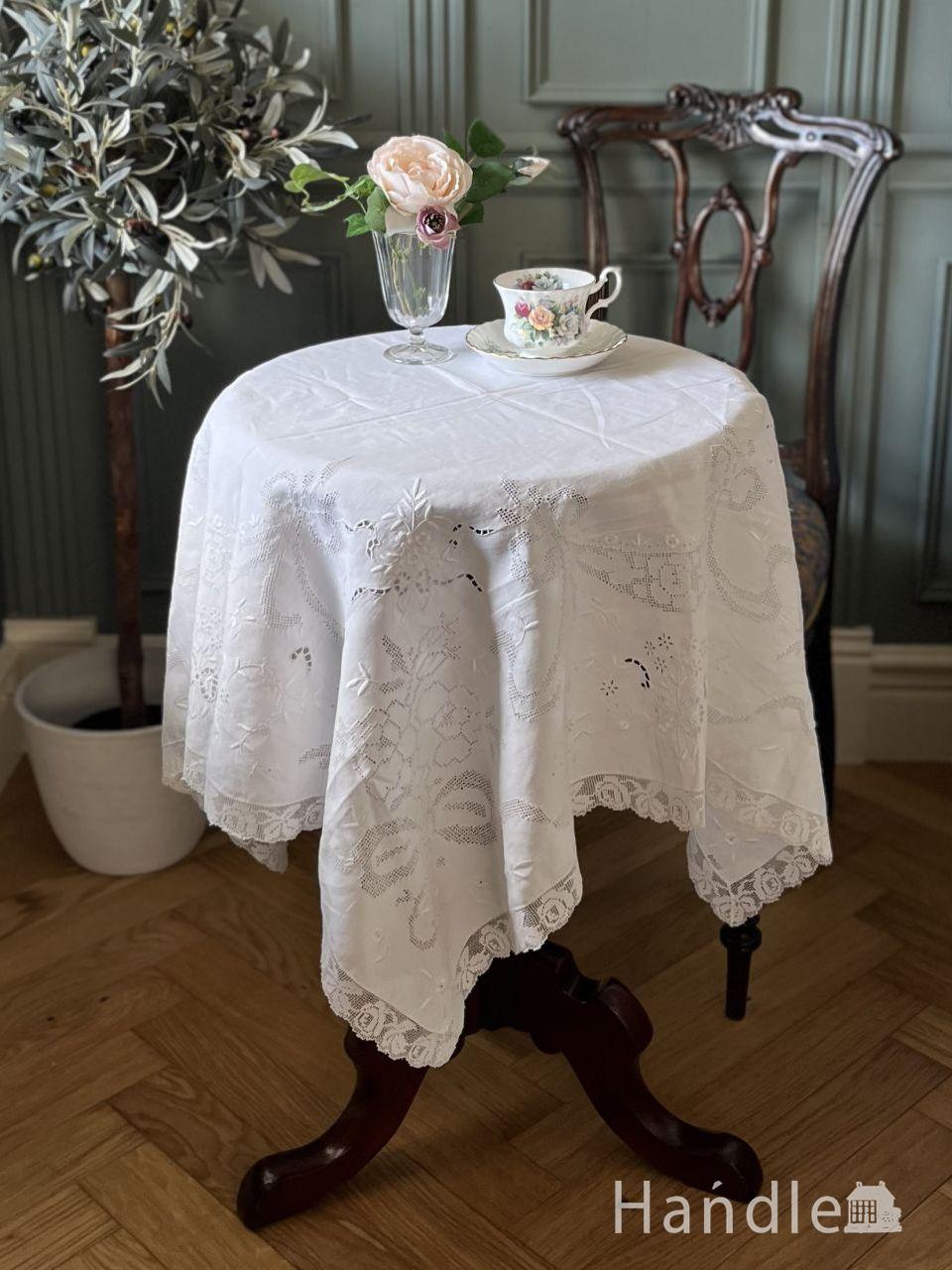 フランスから到着したテーブルクロス、お花畑で小鳥がさえずるデザイン