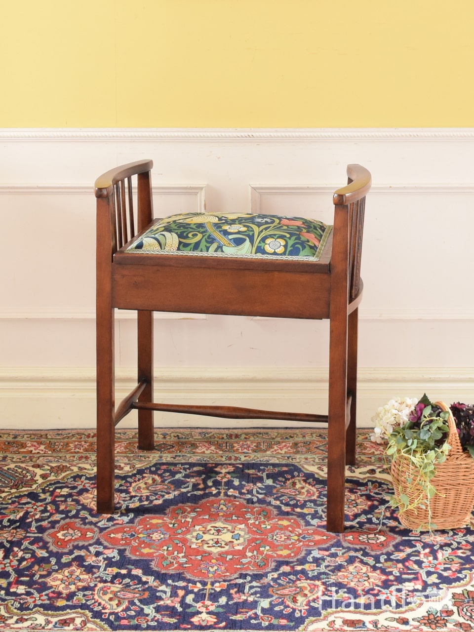 アンティークの小さなスツール、イギリスから届いたフットスツール(q