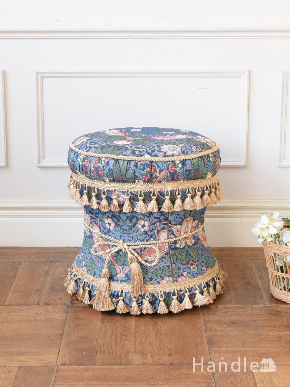 ウィリアムモリス風のおしゃれなスツール、いちご泥棒モチーフの収納