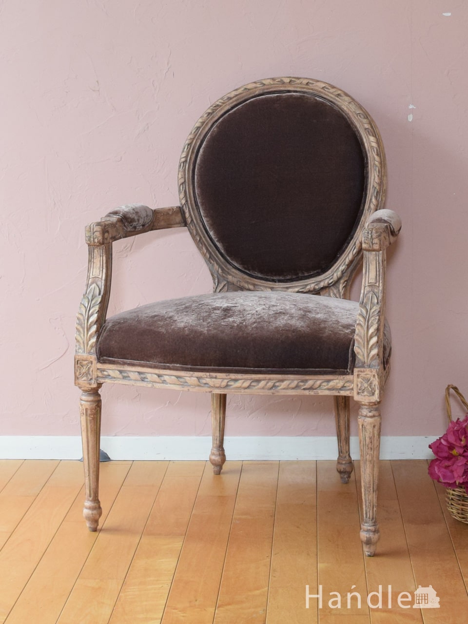 フランスから届いたアンティーク調の椅子、シャビーシックでおしゃれな
