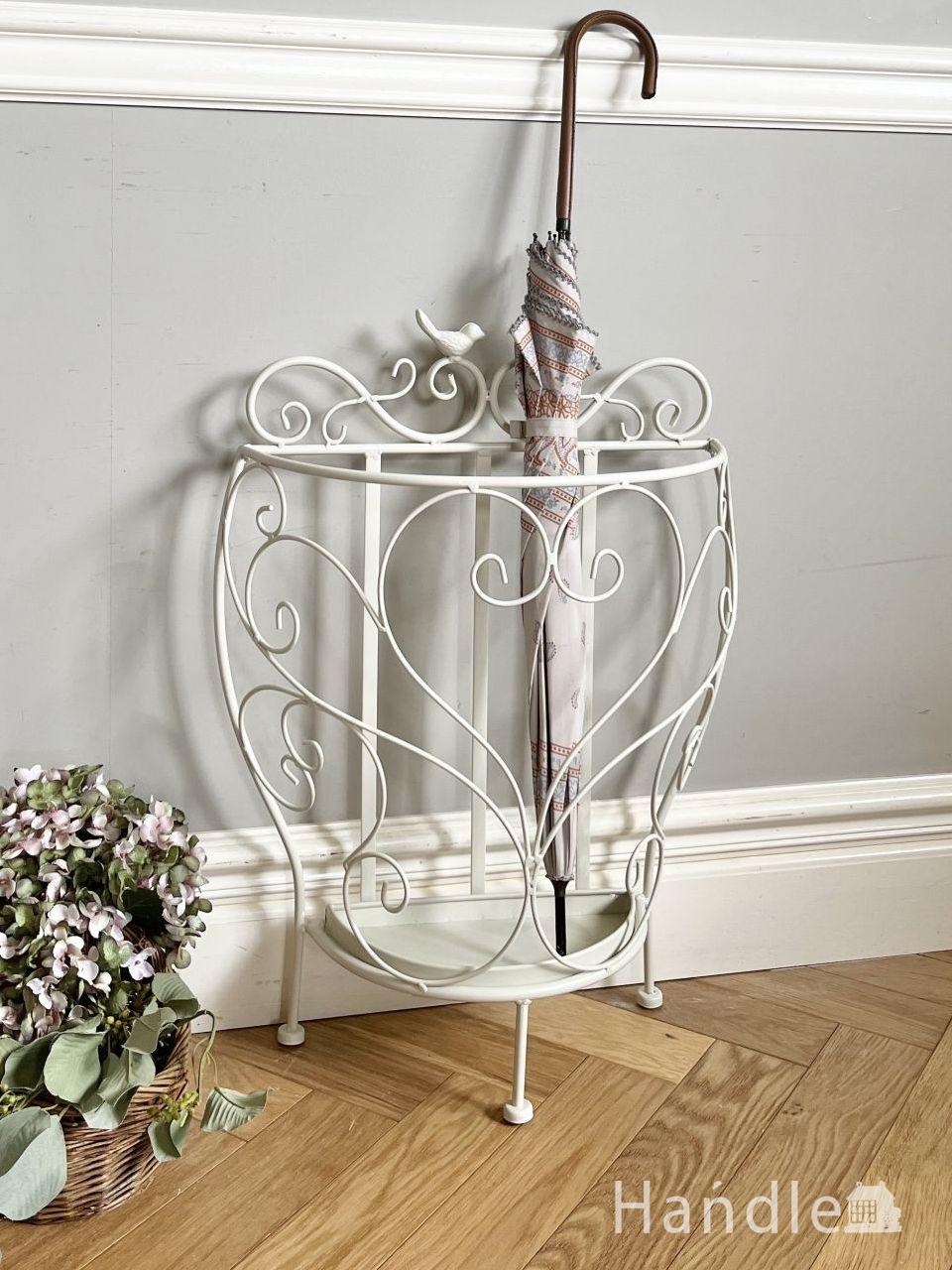 アンティーク風のおしゃれな傘立て、曲線デザインが可愛いアンブレラ