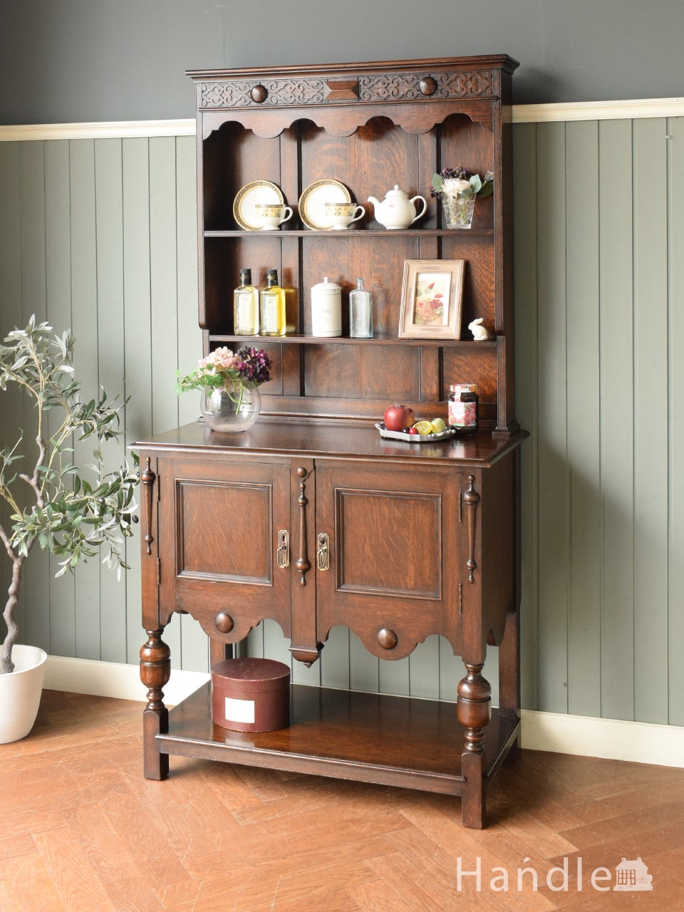 英国アンティークのオープンシェルフ、高級感のあふれるマホガニー材の