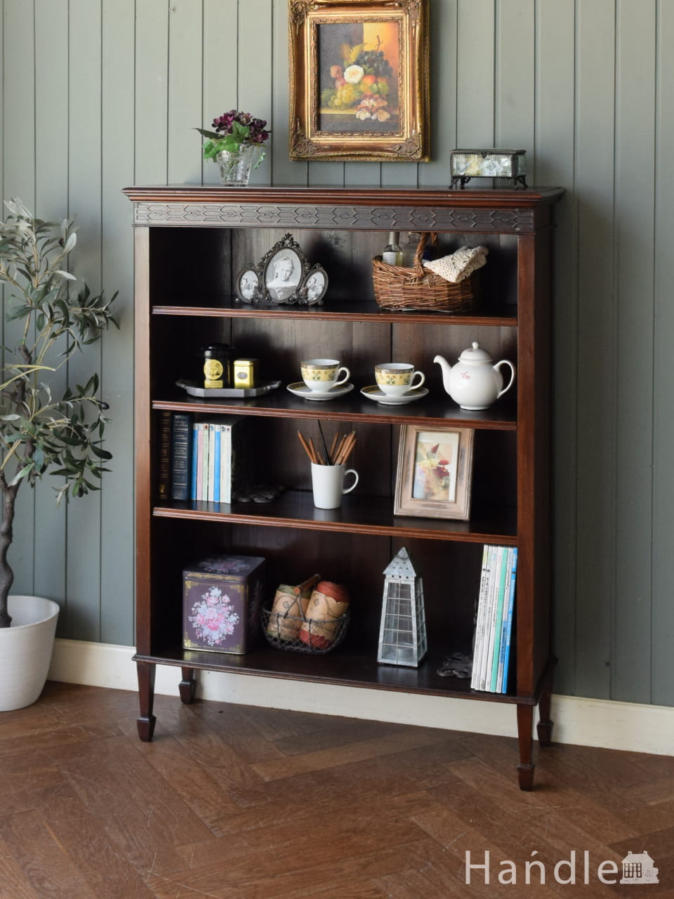 フランスの可愛いアンティーク家具、ホワイト色のキャビネット（本棚