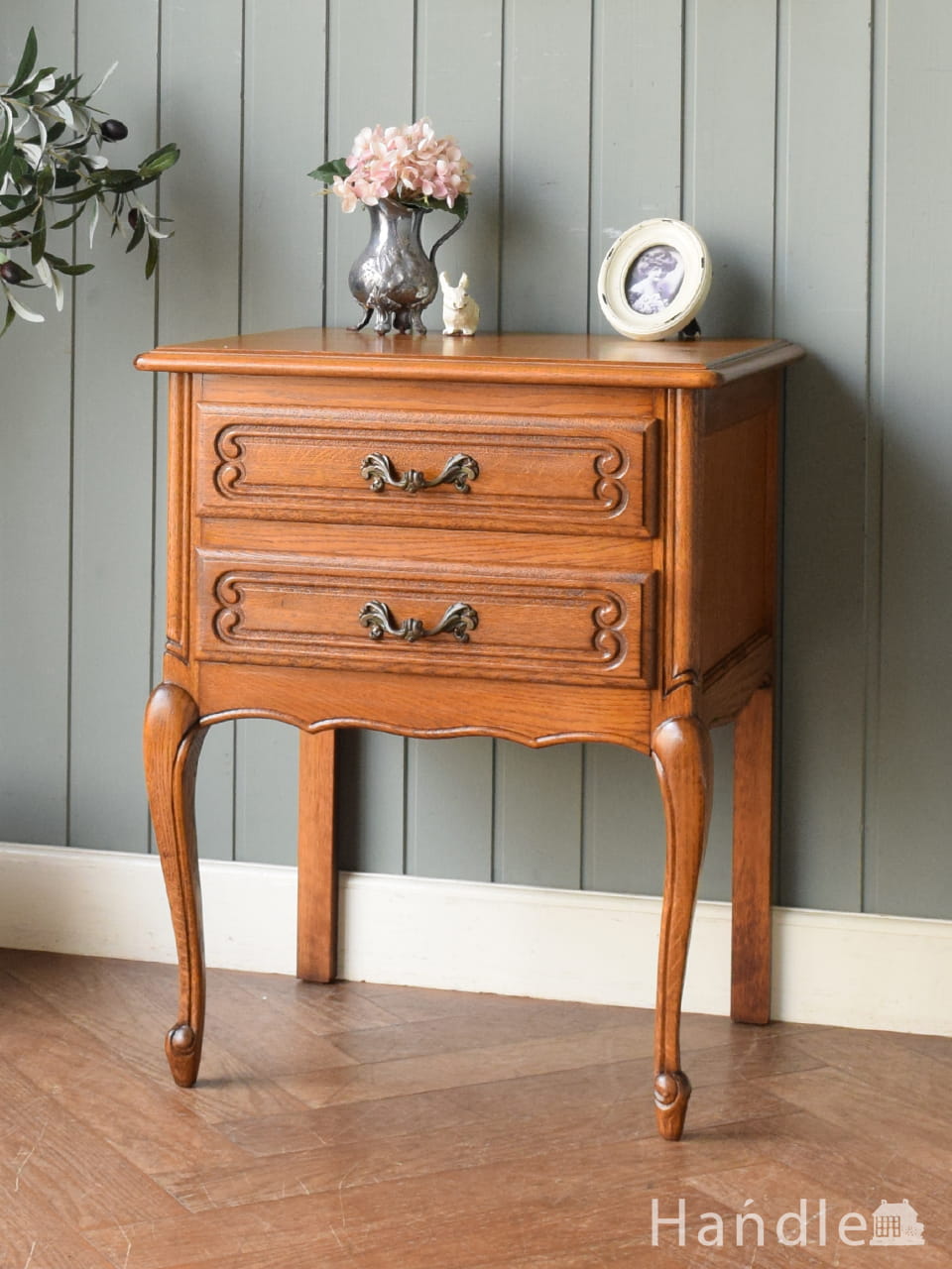 マホガニー材を使ったアンティーク英国輸入家具、鍵付きベッドサイド