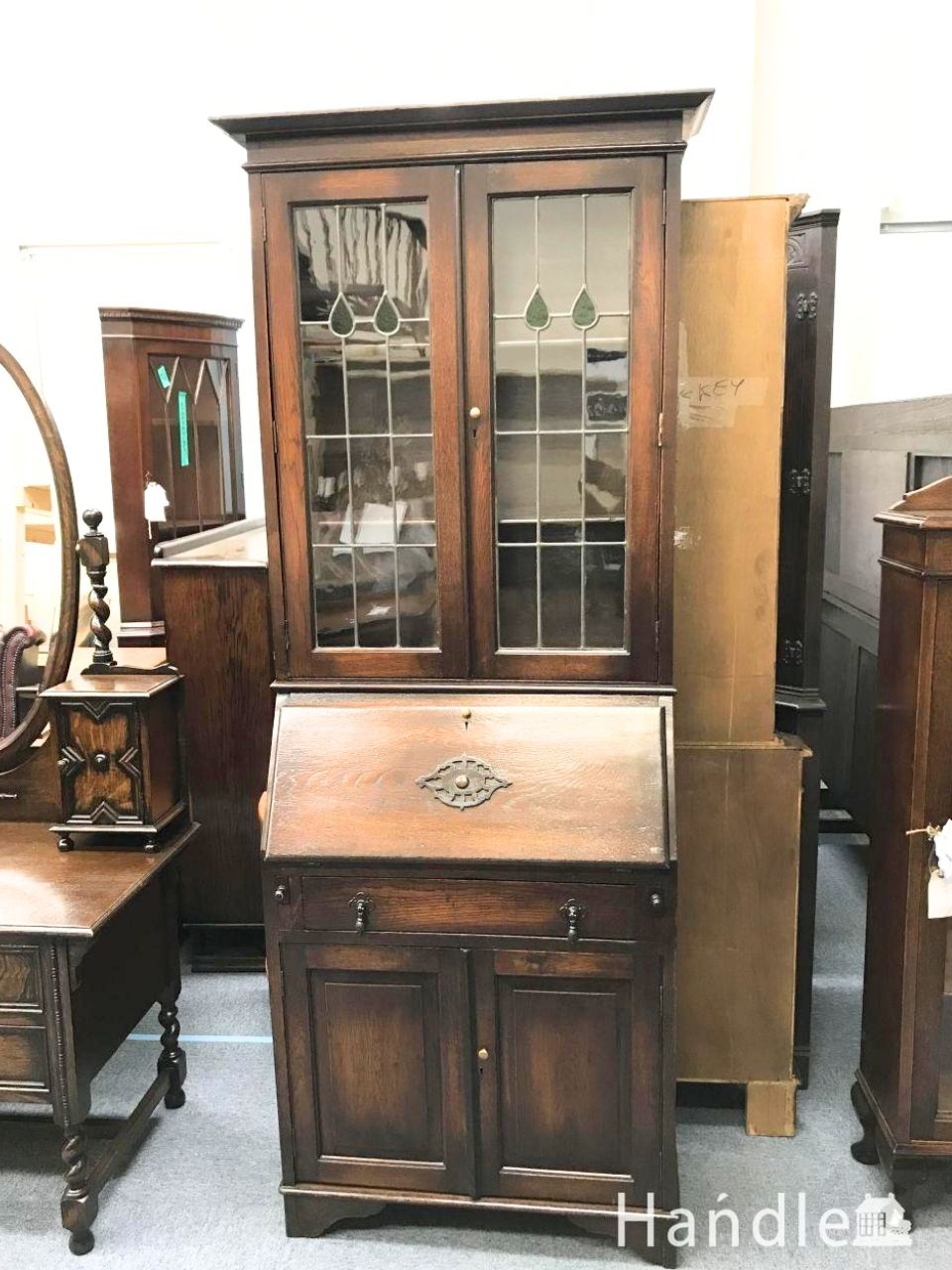 英国トラッドなビューローブックケース、アンティークの収納家具（本棚