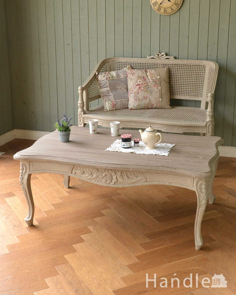 フランスから届いたペイントのアンティーク風コーヒーテーブル（Law