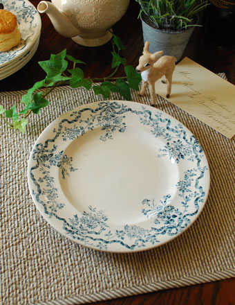 フランスから到着 リボンとお花が素敵なアンティーク プレート