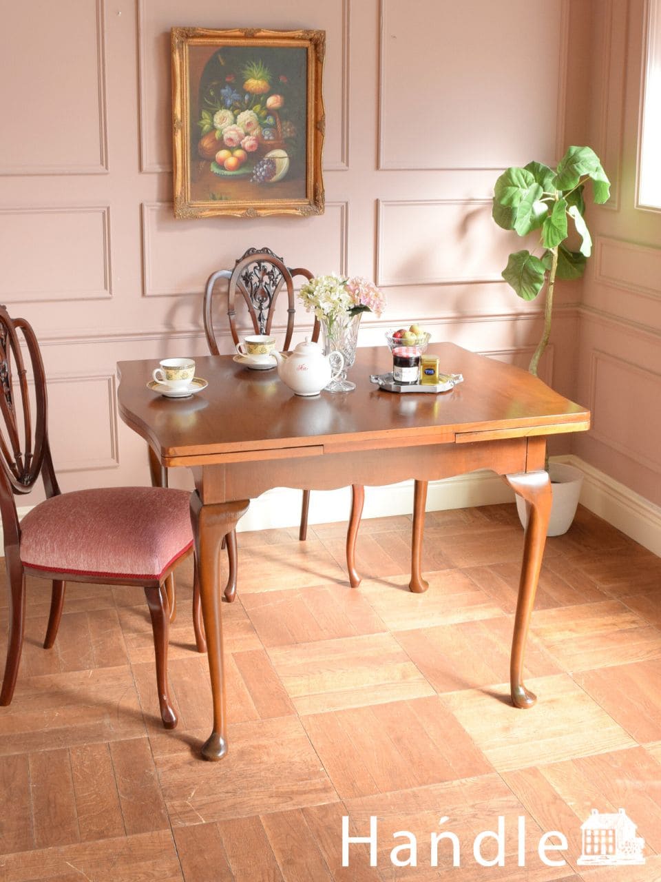 アンティークの伸長式ダイニングテーブル、イギリスで見つけた