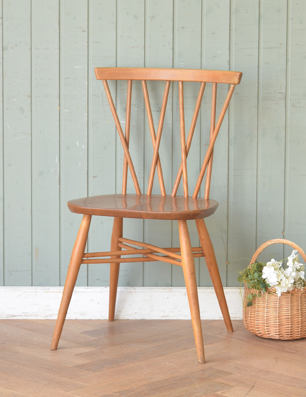 アーコールのエックスバックチェア（カスタード色・ハの字X脚・丸型座