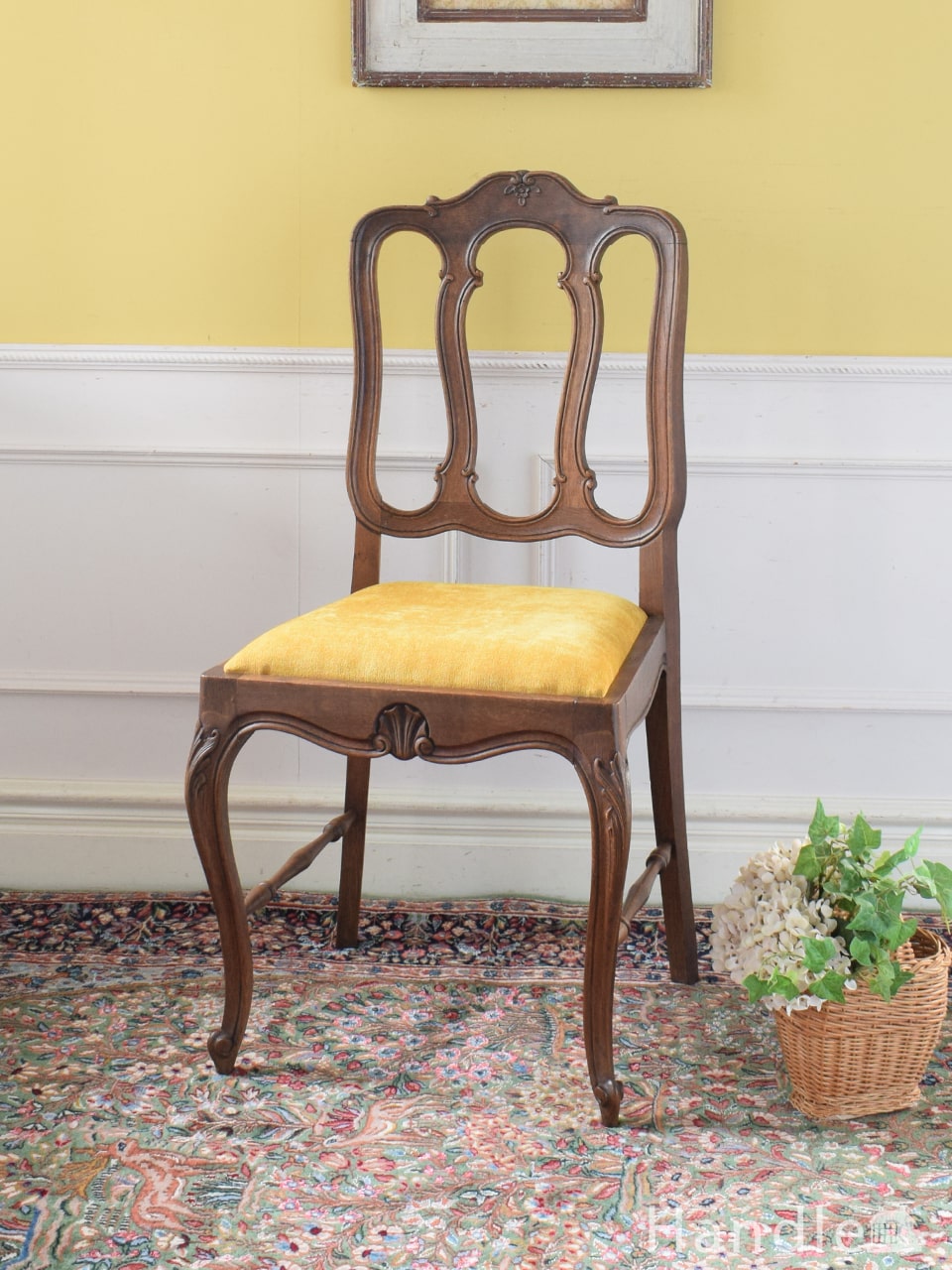 フランスから届いた美しいアンティークの椅子、猫足のダイニングチェア