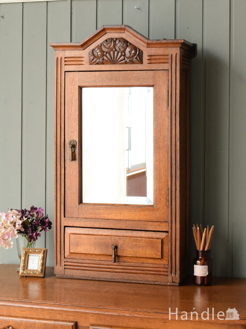 ガラス扉の付いた英国の収納家具、北欧ビンテージのディスプレイ