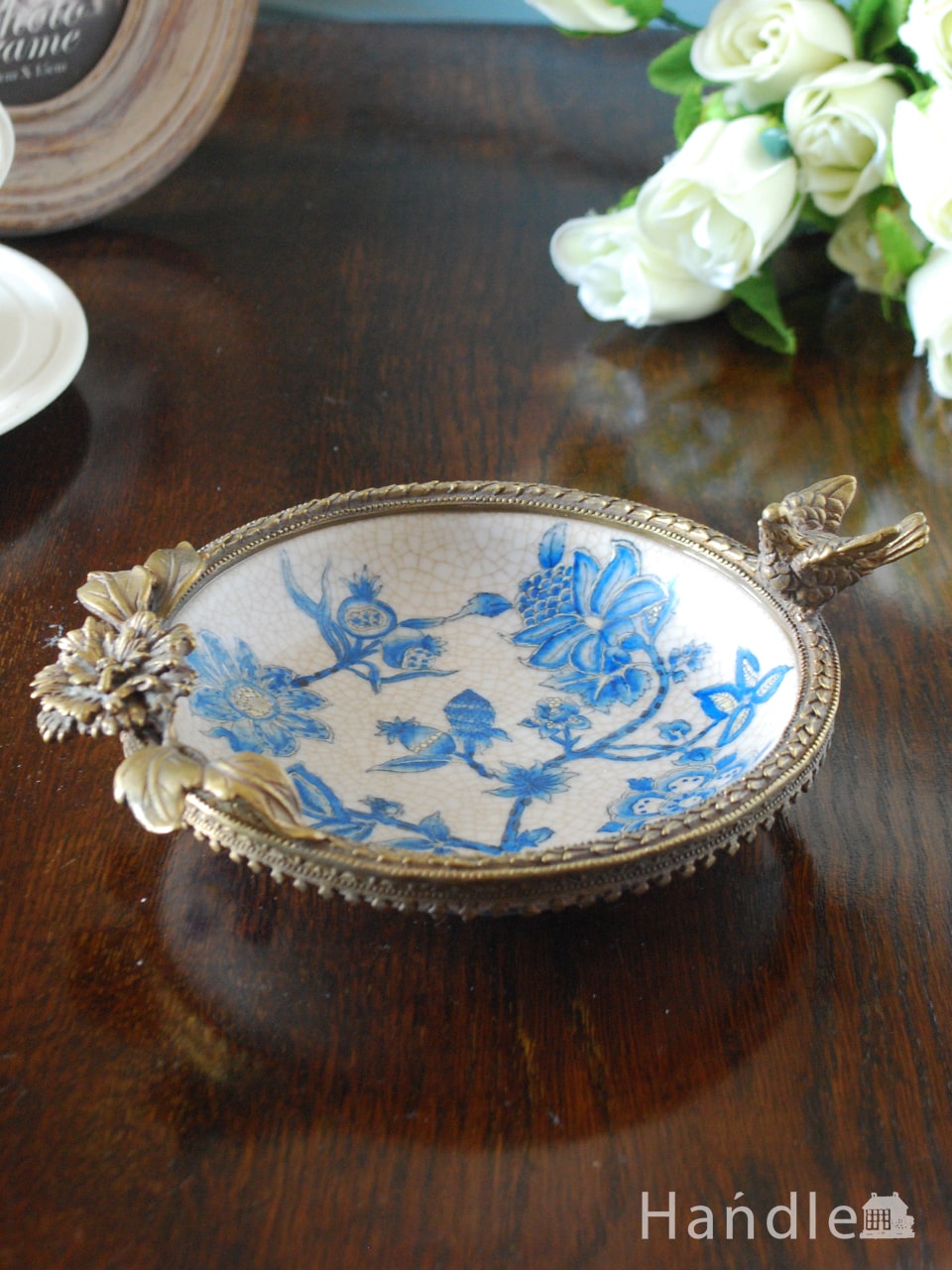 アンティーク調のおしゃれな雑貨、シノワズリーの雰囲気が漂う真鍮