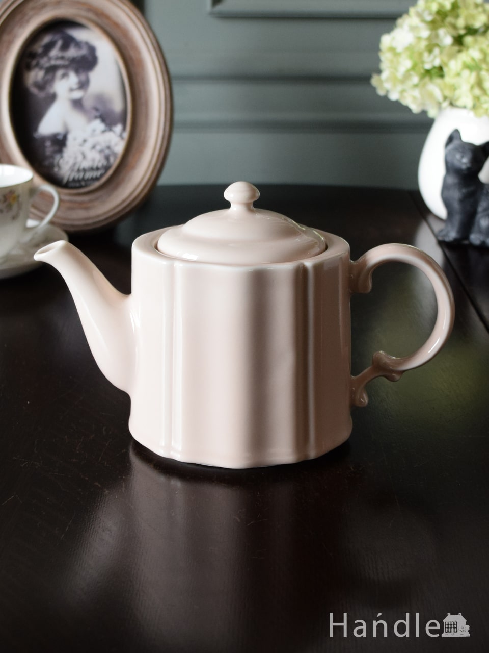 フランスアンティーク調のおしゃれなティーポット、スタジオエムのパン