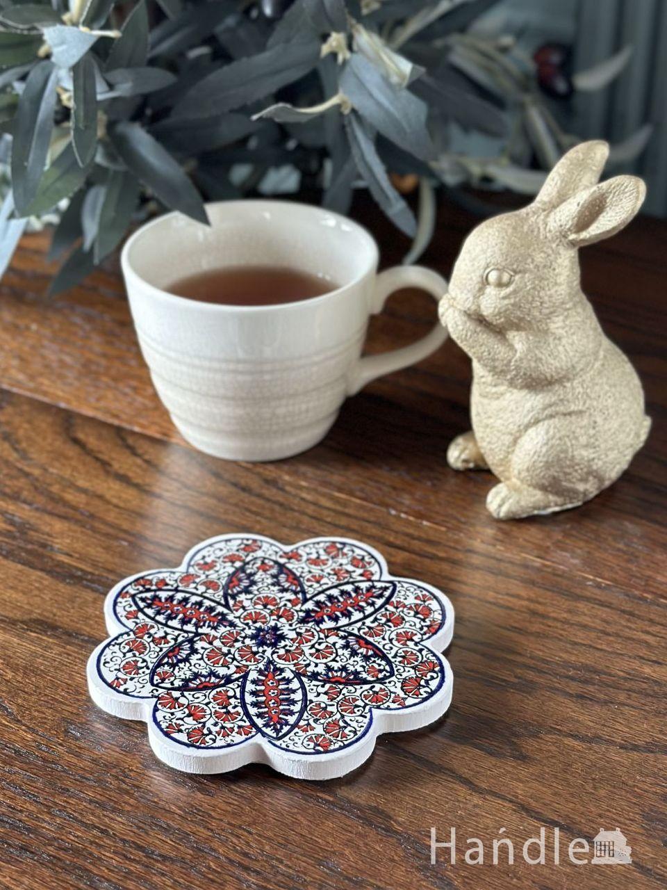 お花の形がとっても可愛い、トルコ生まれのイズニックコースター