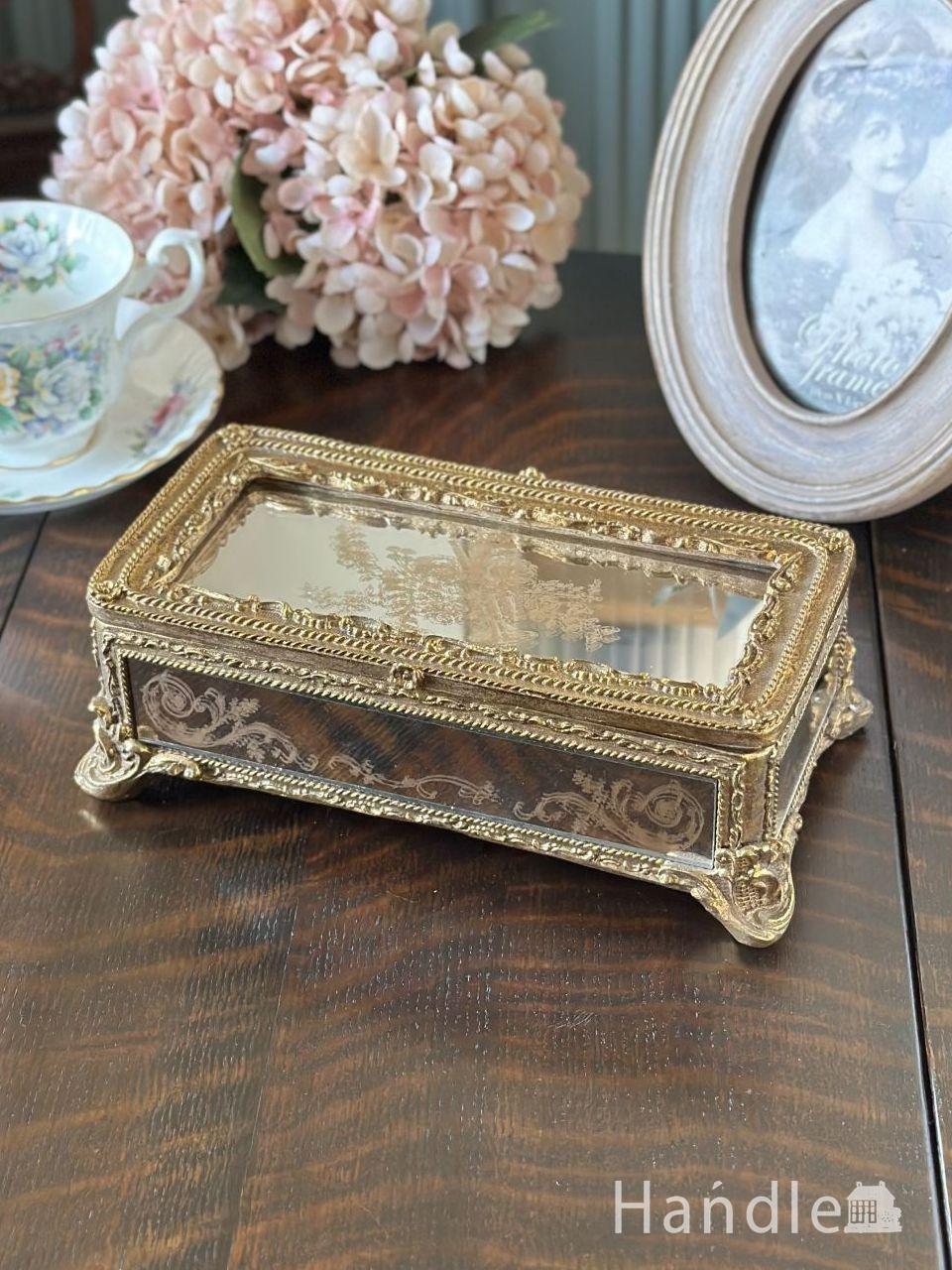 アンティーク調のおしゃれなアクセサリー箱、豪華な装飾のミラー付き