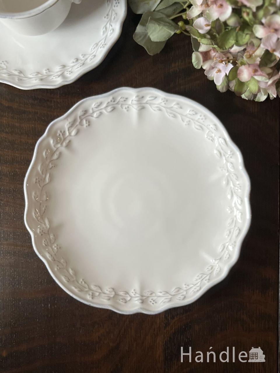 英国から届いたロイヤルウースターの小皿、お花が描かれたアンティーク