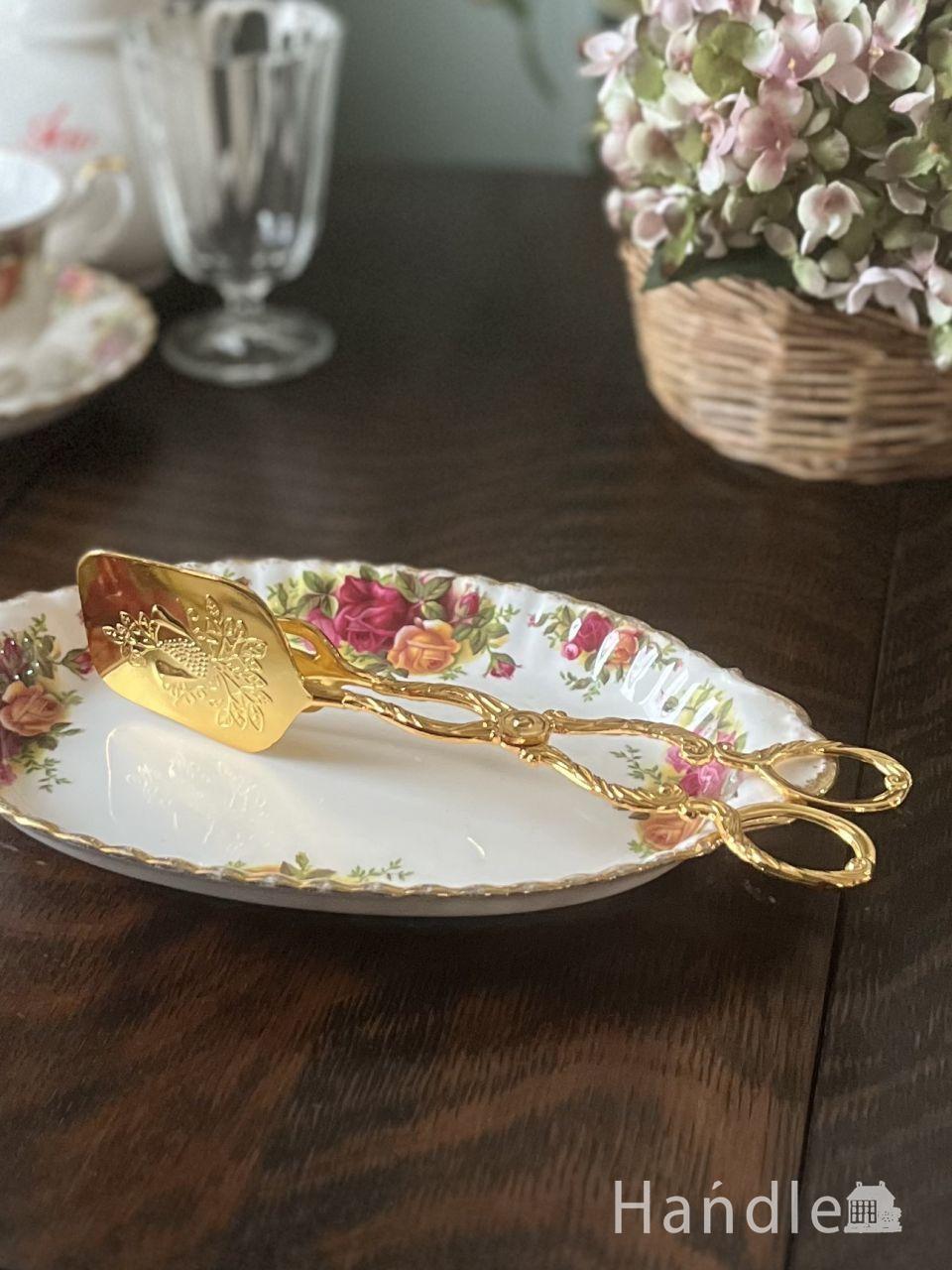 アンティーク風のおしゃれなカトラリー、アフタヌーンティーを楽しむ